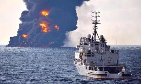 ایران، خروج پیکرهای جانباختگان نفتکش غرق شده را پیگیری می‌کند