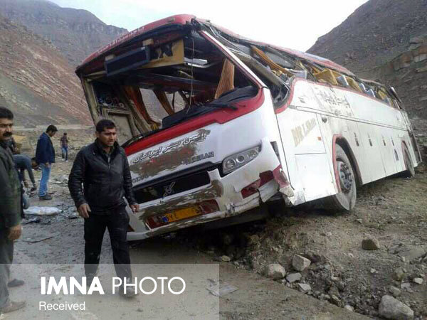 واژگونی اتوبوس در شاهین شهر  ۶ فوتی و ۲۱  مصدوم داشت