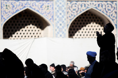 اقامه نماز باران در جوار مسجد جامع اصفهان 