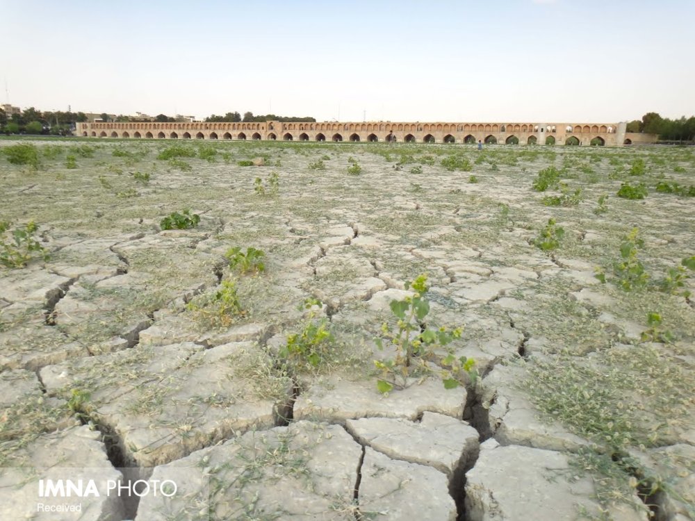 خشکی زاینده رود هویت اصفهان را خدشه‌دار کرده است