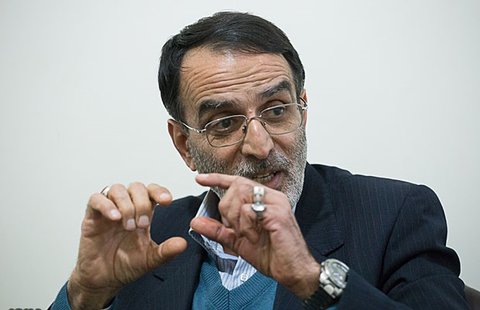 صدور حکم ارتداد سلمان رشدی از چله‌کمان امام خمینی(ره) پرتاب شد