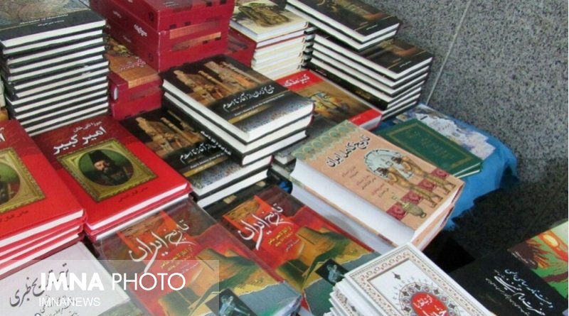 نمایشگاه کتاب با ۵ هزار عنوان در شهرستان نطنز برپا شد