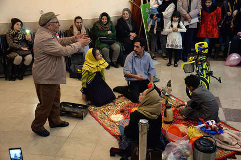  اجرای نمایش‌های مختلف در شب نخست جشنواره روح الله در تالار هنر‎ 