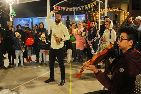 اجرای نمایش خیابانی و موسیقی سنتی در شب‌های سمنان