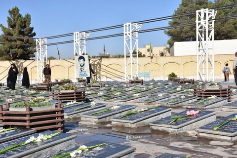 تعویض سنگ قبرهای قدیمی شهدای گلزار قزوین تا پایان امسال