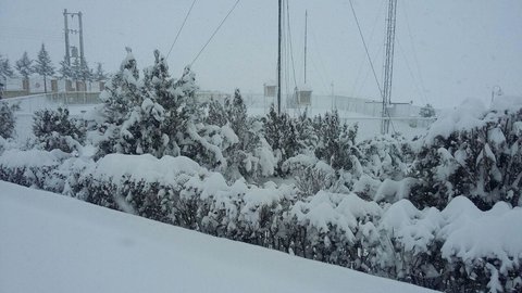 ارتفاع برف در فریدونشهر به ۳۰ سانتی‌متر رسید/تردد با زنجیر چرخ هم به سختی انجام می‌شود