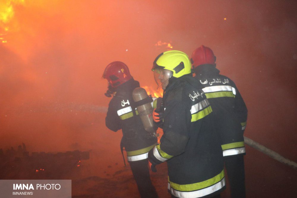 آتش سوزی یک مغازه‌ در خیابان رباط سوم حادثه آفرید