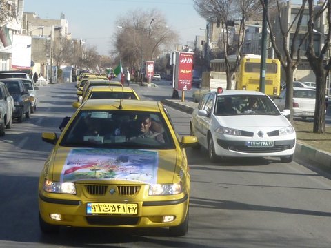 مانور یک هزار دستگاه تاکسی به مناسبت سالروز ورود امام در اصفهان