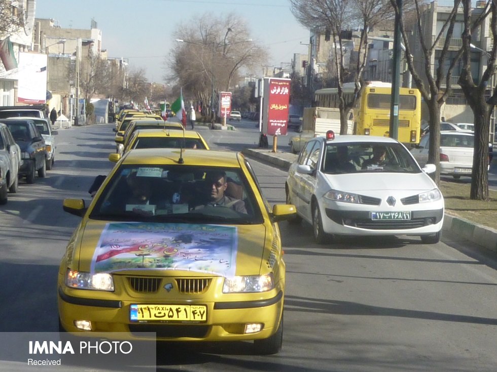 مانور یک هزار دستگاه تاکسی به مناسبت سالروز ورود امام در اصفهان