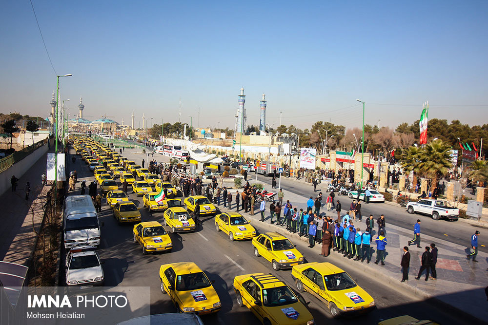 رژه ۱۲۰۰ تاکسی همزمان با آغاز دهه فجر انقلاب اسلامی