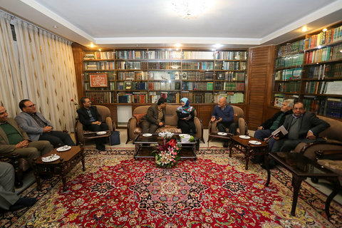 دیدار مدیرعامل سازمان فرهنگی شهرداری اصفهان با مبارز انقلابی
