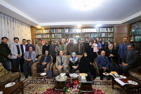 دیدار مدیرعامل سازمان فرهنگی شهرداری اصفهان با مبارز انقلابی