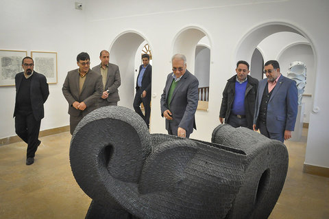 بازدید شهردار اصفهان از نمایشگاه آثار "آنتونی کرگ"