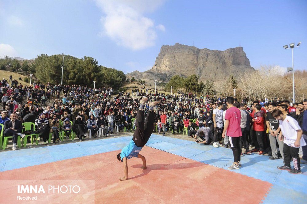 کوه صفه در جشن پیروزی انقلاب میزبان ورزشکاران شد