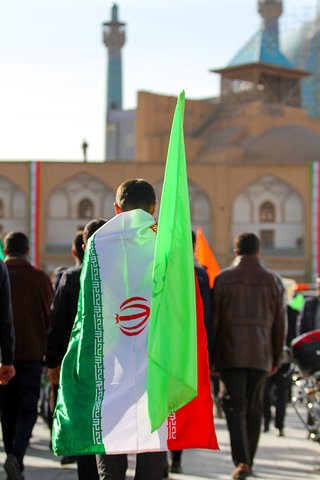 حضور اقشار مختلف مردم در ساعات ابتدایی راهپیمایی 22 بهمن