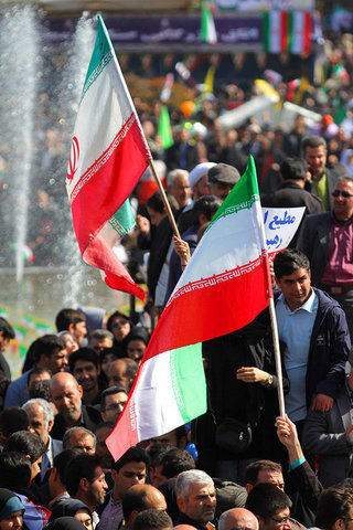 جشن پیروزی انقلاب اسلامی با حضور مردم و مسئولان