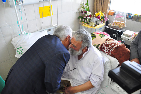 عیادت شهردار اصفهان از ایت الله مستجاب الدعواتی از علما و اساتید حوزه