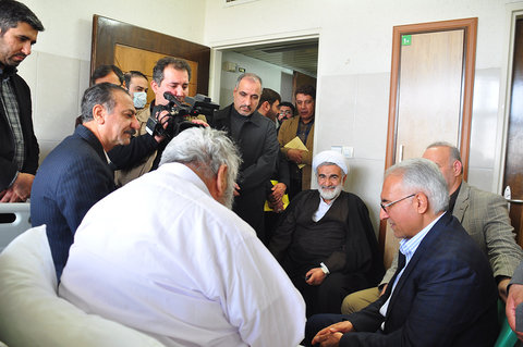 عیادت شهردار اصفهان از ایت الله مستجاب الدعواتی از علما و اساتید حوزه