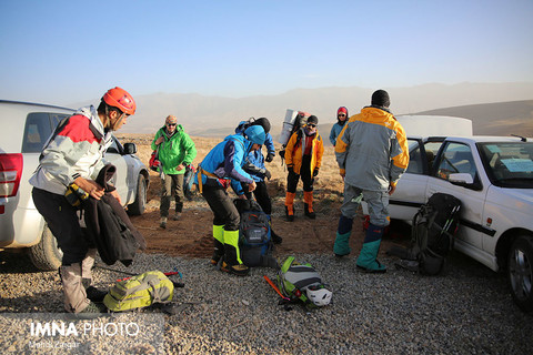 آماده‌باش کوهنوردان اصفهانی برای انتقال زمینی اجساد هواپیمای آسمان