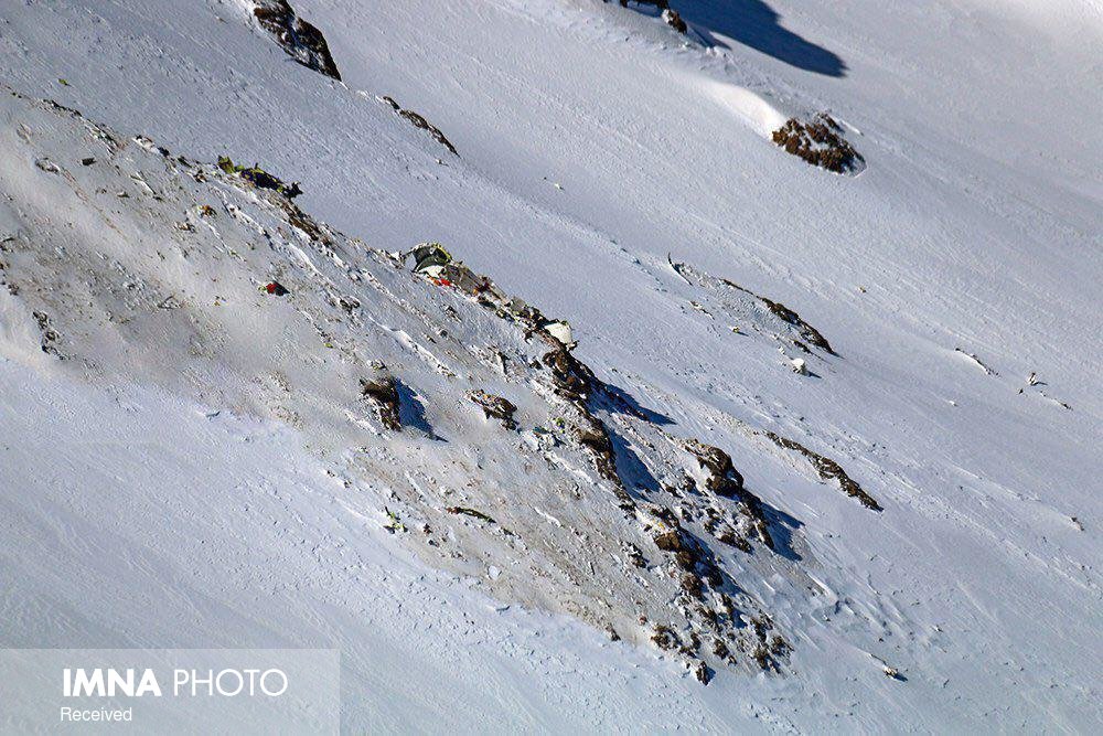 احتمال ادامه جستجوها تا اردیبهشت/۲ متر برف بر روی لاشه هواپیما نشسته است