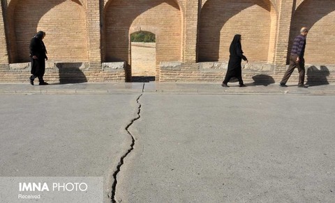 تداوم فرونشست زمین در مدارس اصفهان