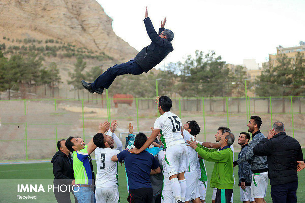بازیکنان جوان را بیشتر ببینید/ استعداد در اصفهان بیداد می‌کند