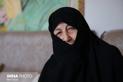 دیدار شهردار اصفهان  با مادر شهید حاج حسین خرازی