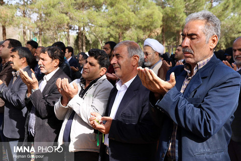 اقامه نماز باران - گز برخوار‎