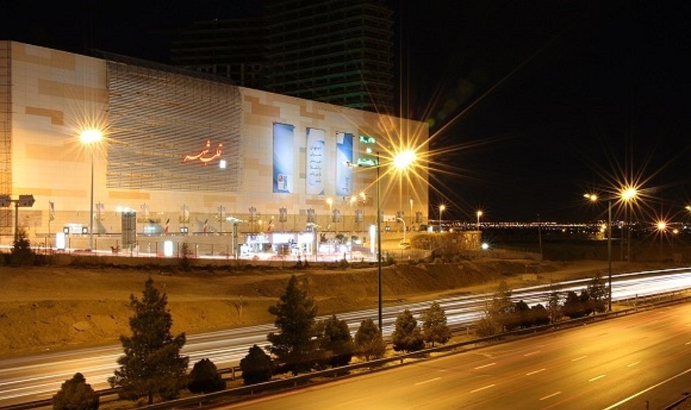 مراکز بزرگ خدماتی اصفهان در پوسته شهر ساخته می‌شود