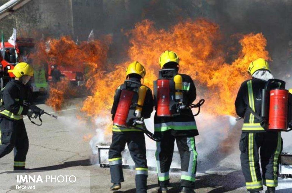 مهار آتش سوزی شرکت تولید کارتن کاشان/عزراییل در خرمشهر
