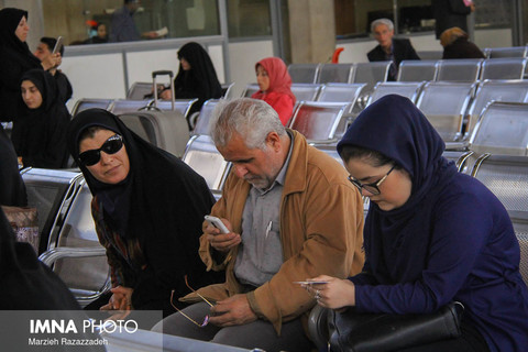 مسافران نوروزی در راه آهن اصفهان