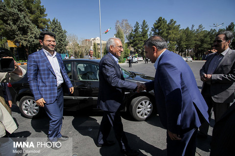 استقبال شهردار اصفهان از مسافران نوروزی‎