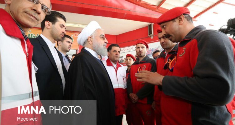 بازدید سرزده  روحانی از ایستگاه سلامت اورژانس در بزرگراه تهران- کرج