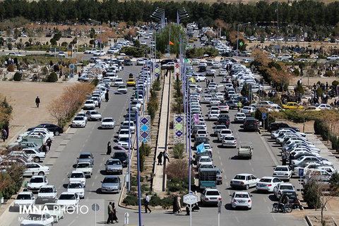 ورود ۲۵ هزار خودرو به آرامستان باغ رضوان همزمان با روز پدر