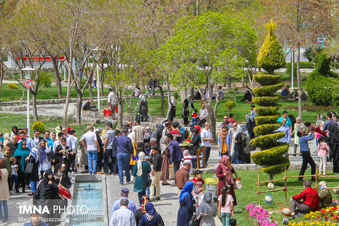 باغ گل های اصفهان میزبان گل های ایرانی