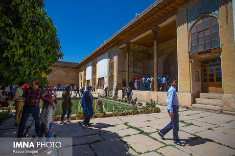 مسافران نوروزی در شیراز ، شهر شعر و ادب فارسی