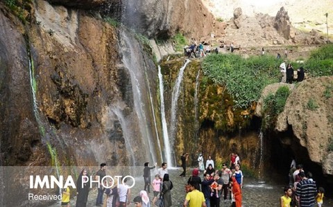 بازدید از آبشار سمیرم ۱۰ درصد افزایش داشته است