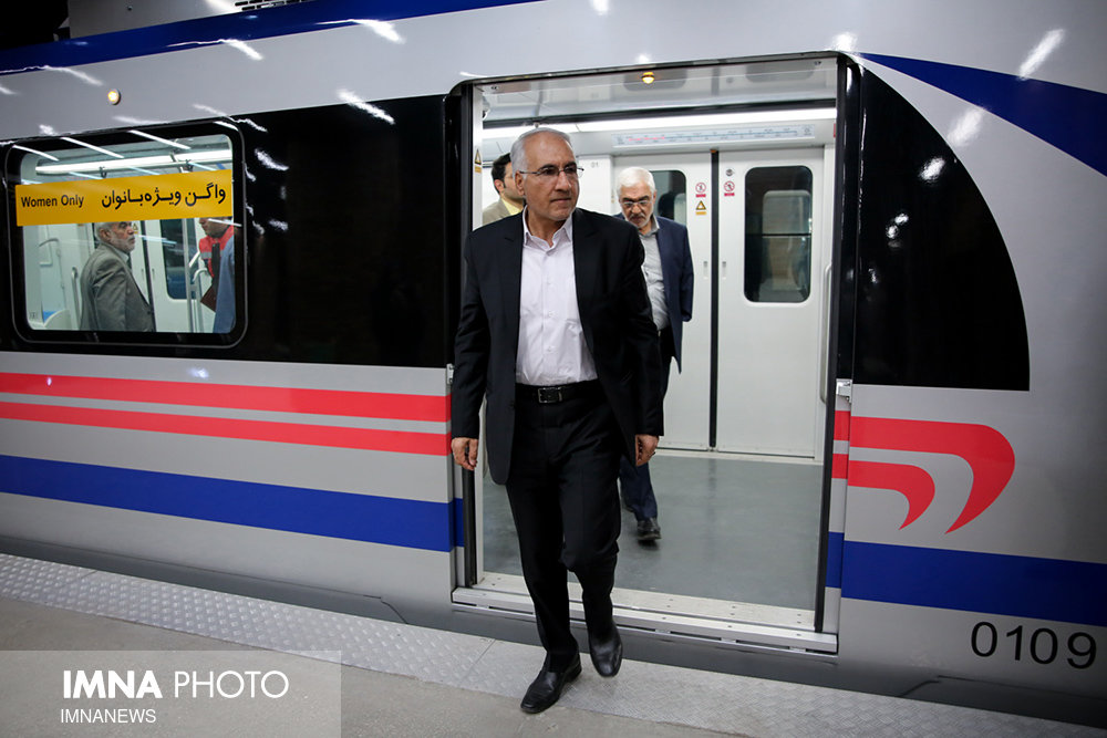 بازدید سرزده شهردار اصفهان از خط یک مترو