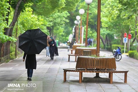 احتمال بارش خفیف باران در اصفهان