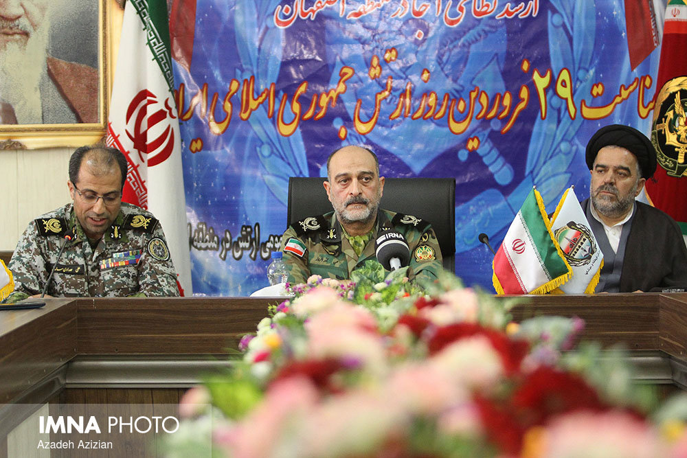 فعالیت های ارتش در راستای اقتدار وامنیت ایران است