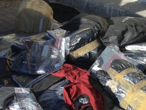 توقیف پوشاک میلیاردی قاچاق در لنجان