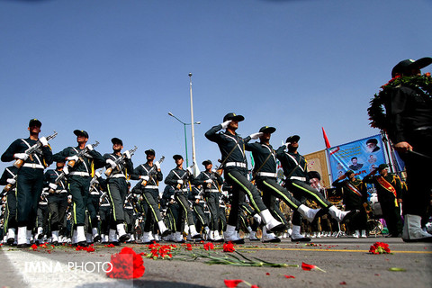 رژه نیروهای مسلح در اصفهان آغاز شد