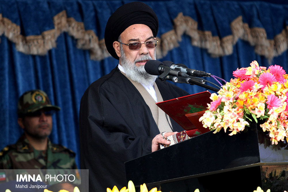 هیچ کس حق دخالت در برنامه های نظامی ایران را ندارد