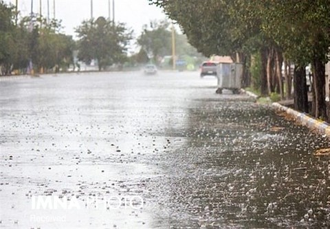 چتر باران بر سر آسمان اصفهان گسترده می‌شود
