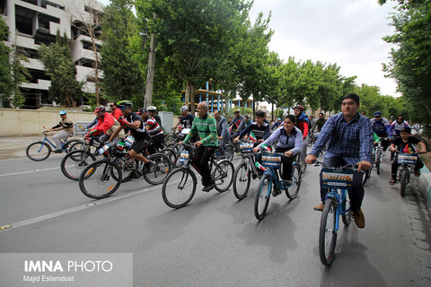 حرکت کاروان وسایل نقلیه پاک در سطح شهر اصفهان