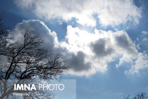 آسمانی ابری همراه با وزش باد در اصفهان