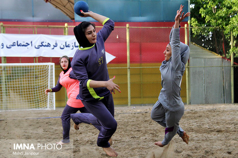 مسابقات هندبال ساحلی به مناسبت هفته فرهنگی اصفهان