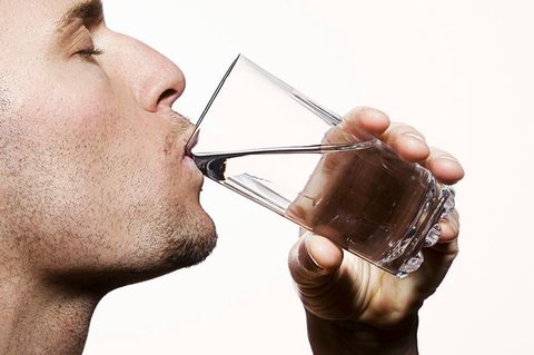 مزایای نوشیدن آب ولرم برای بدن چیست؟