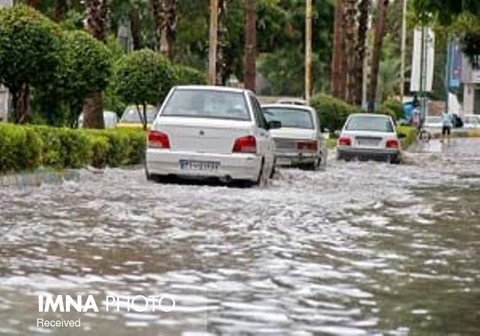 اجرای فاز نخست طرح هدایت آب های سطحی در خیابان گلسار
