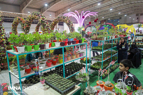 برپایی نمایشگاه نوروزی گل و گیاه و صنایع‌دستی در محمودآباد